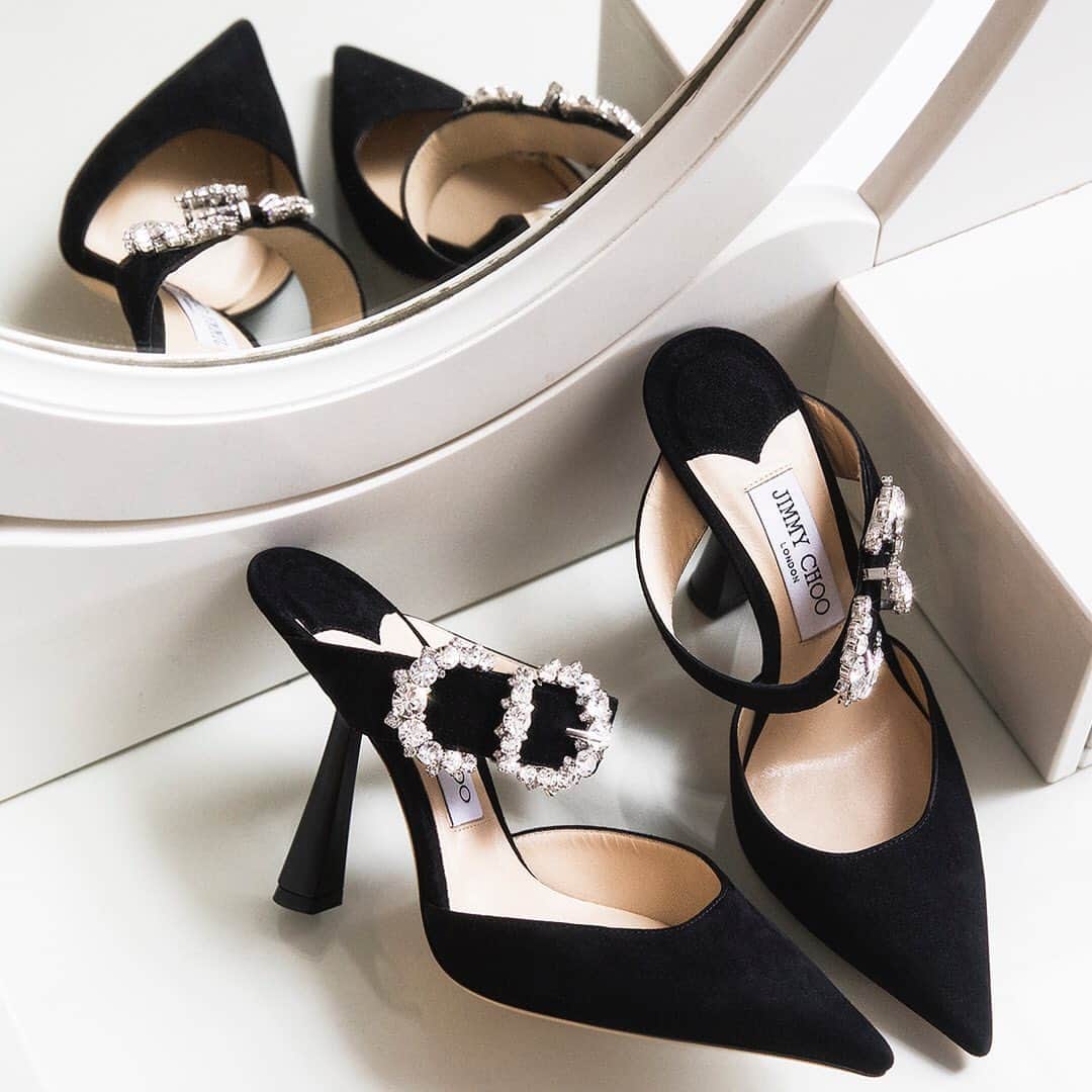 Jimmy Chooさんのインスタグラム写真 - (Jimmy ChooInstagram)「With crystal buckle and statement kick heel, dare to stand out with our SMOKEY pumps #JimmyChoo」5月11日 1時15分 - jimmychoo