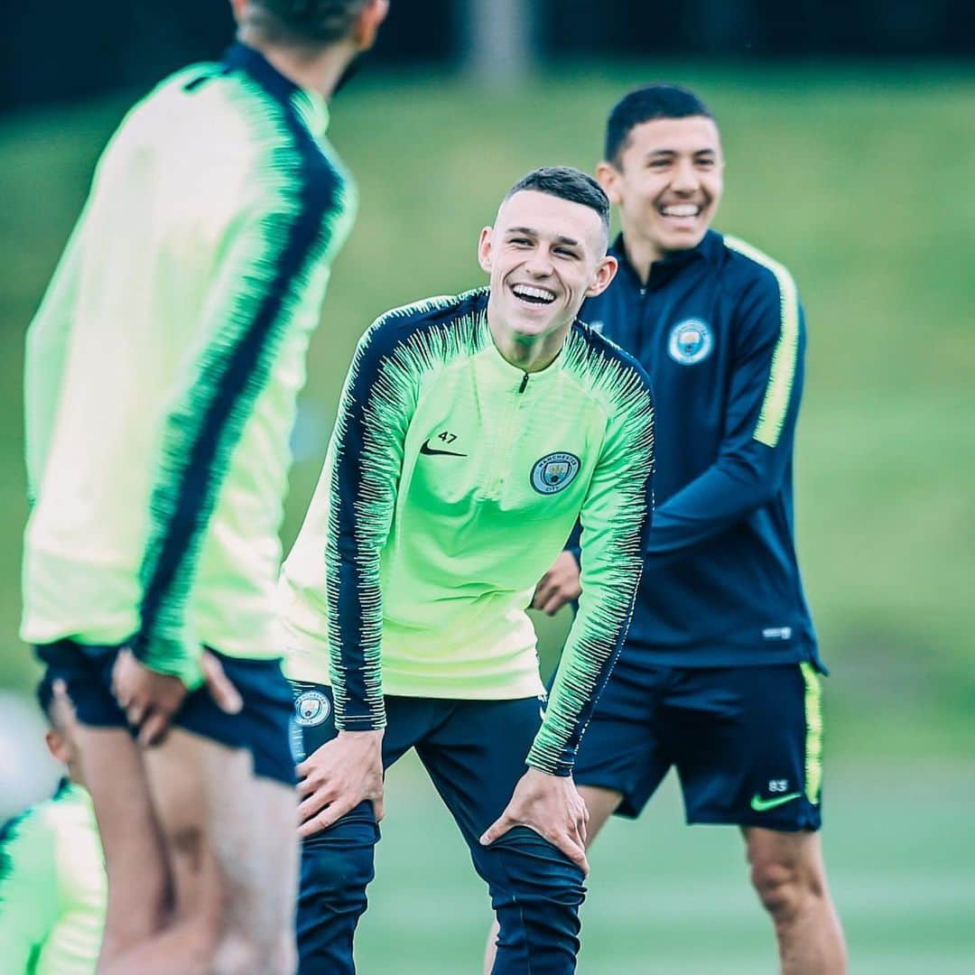 マンチェスター・シティFCさんのインスタグラム写真 - (マンチェスター・シティFCInstagram)「Riding into the weekend like 🚘 #mancity」5月11日 1時30分 - mancity