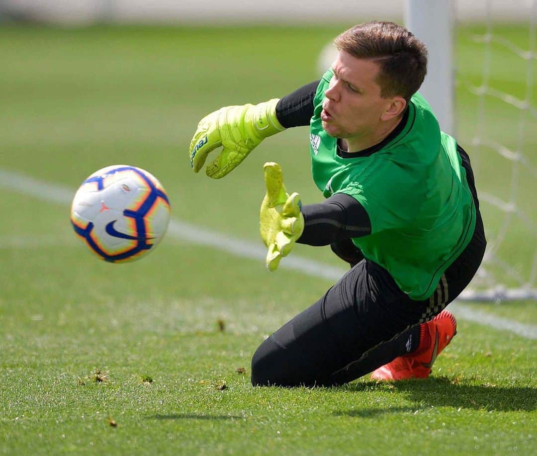 ヴォイチェフ・シュチェスニーのインスタグラム：「Prep for #RomaJuve 💪⚽️」