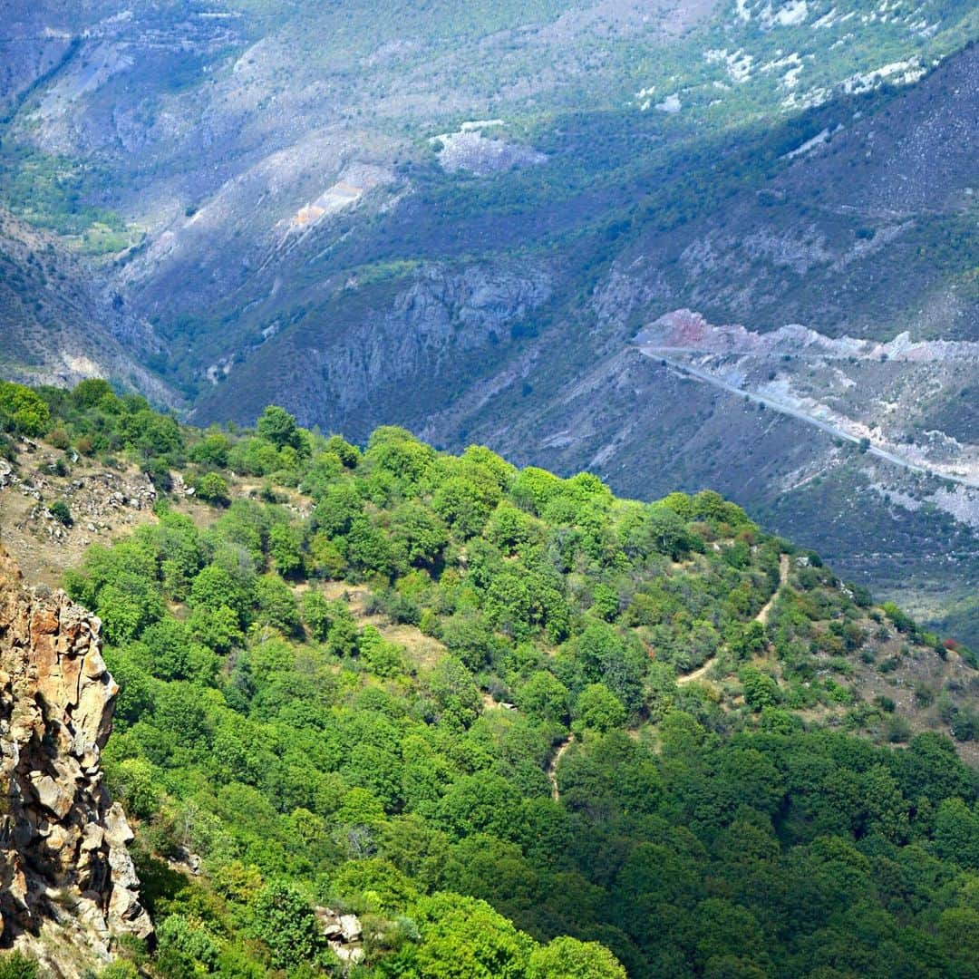 National Geographic Travelさんのインスタグラム写真 - (National Geographic TravelInstagram)「Photo by @babaktafreshi | Standing on the edge of a deep gorge in this summer day of Armenia, the view to the 9th-century Monastery of Tatev was remarkable. Located on a large basalt plateau in southeastern Armenia, 50 km north of Iran border, in the 14th and 15th centuries, the monastery was home to the University of Tatev, which played an important role in preservation of Armenian culture. #tatev #armenia」5月11日 1時23分 - natgeotravel