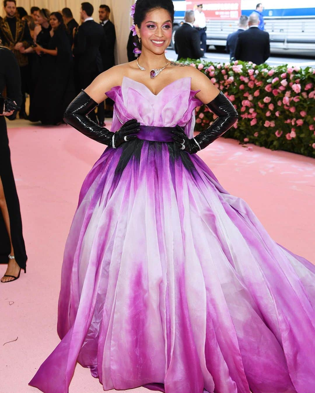 Moschinoさんのインスタグラム写真 - (MoschinoInstagram)「Moschino Met @iisuperwomanii #lillysingh #metcamp #moschino @itsjeremyscott #metgala2019 #metgala」5月11日 1時25分 - moschino