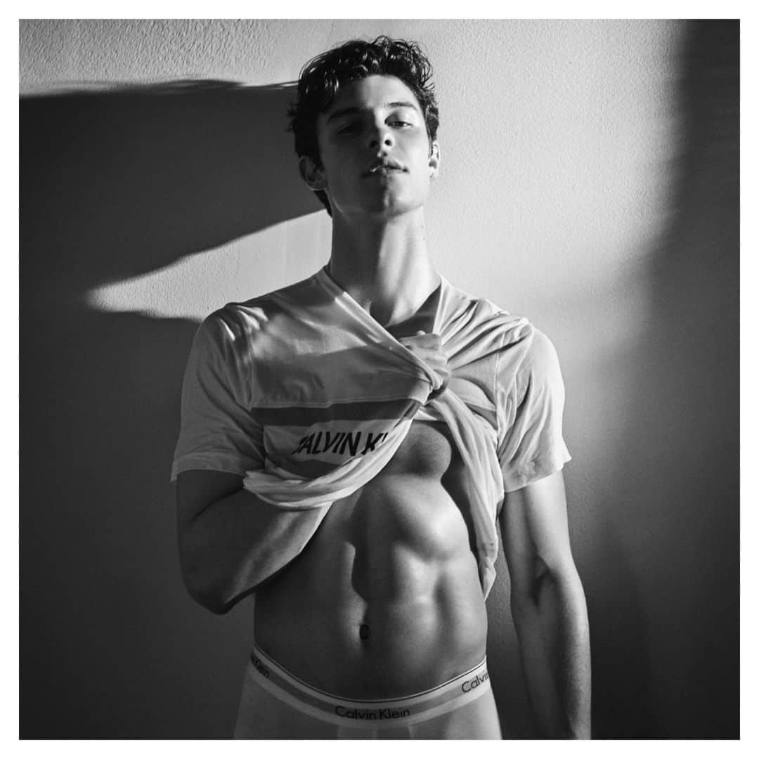 マリオ・ソレンティさんのインスタグラム写真 - (マリオ・ソレンティInstagram)「Shawn Mendes #shawnmendes  @calvinklein  #mariosorrenti  @shawnmendes  #mycalvins」5月11日 1時25分 - mario_sorrenti