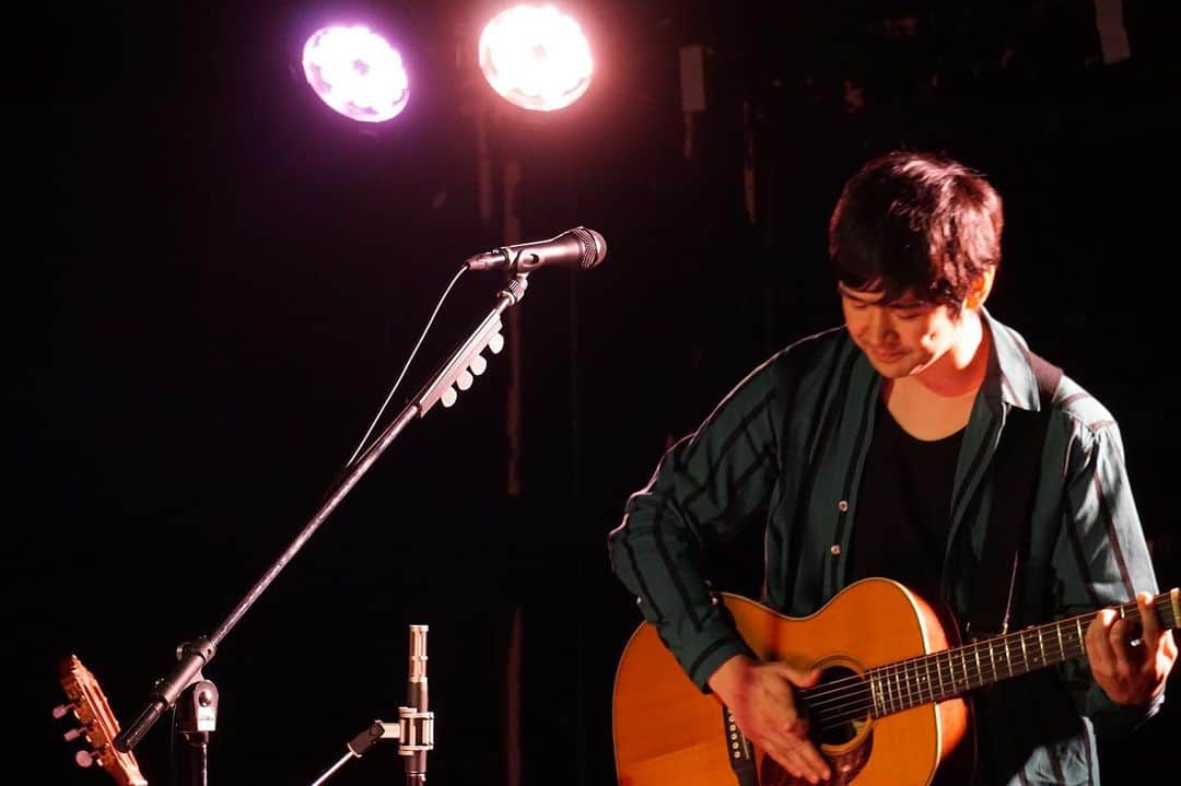 のインスタグラム：「いよいよツアー後半戦が始まりました！！ 徳島club GRINDHOUSE！  盛り上がりましたね！！！ 徳島の皆さん、有り難うございました！！！ #grindhouse #藤巻亮太 #徳島 （スタッフE）」