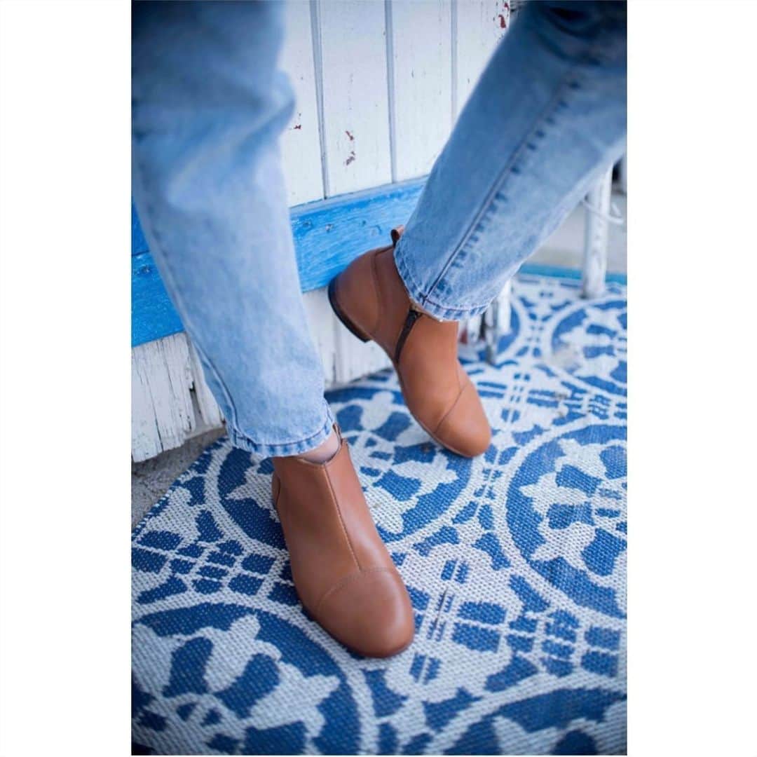 のインスタグラム：「Beauté Gardiane #labottegardiane #chaussures #consommerlocal #consommerautrement #ingoodwetrust #modeleArmelle」