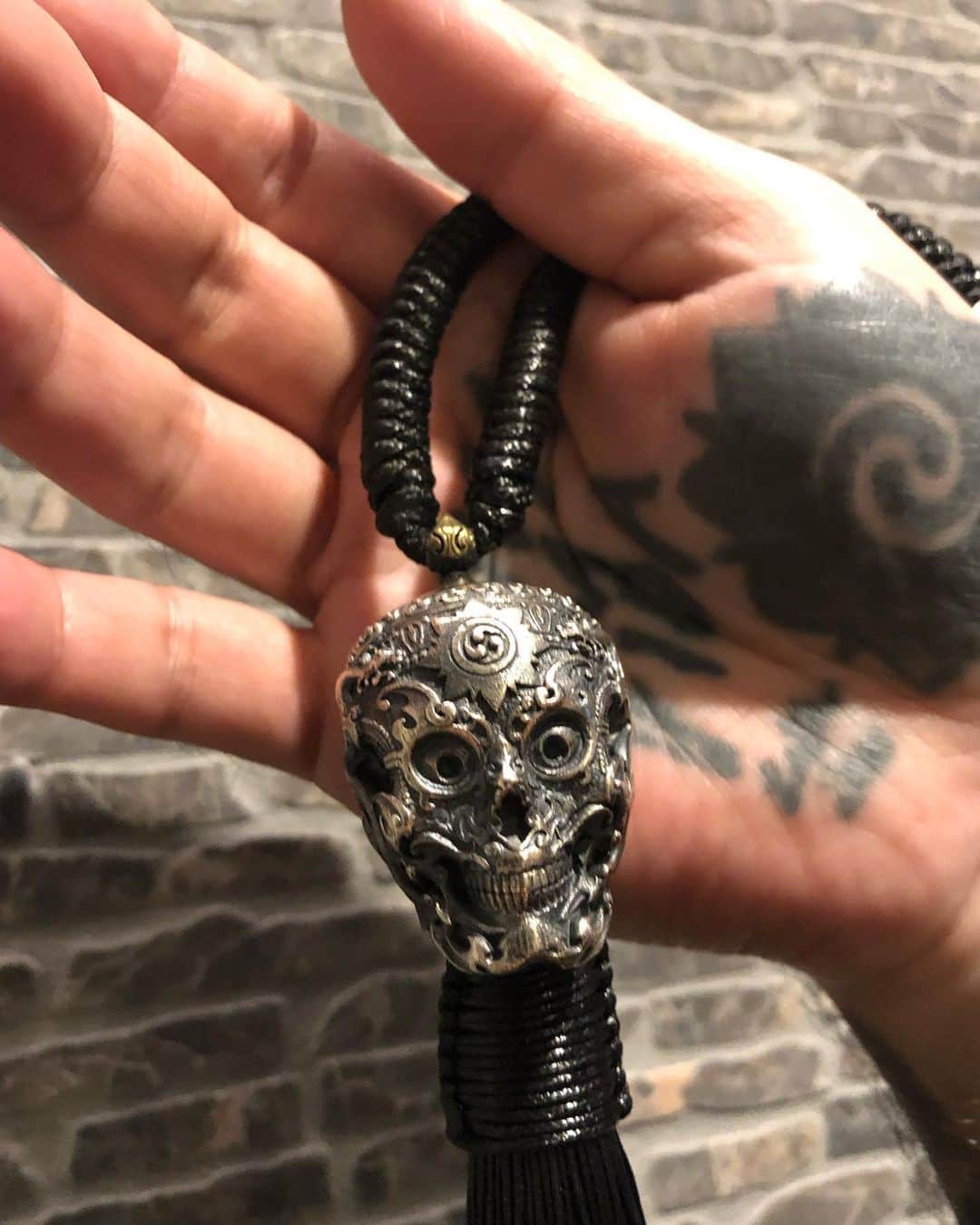 SHIGEさんのインスタグラム写真 - (SHIGEInstagram)「Thank you for this super cool Capala Skull silver jewelry,, Colabolated by @zhushi_skull ,, And  @horihuitattoo @horihui ,, Love it,,」5月11日 1時35分 - shige_yellowblaze