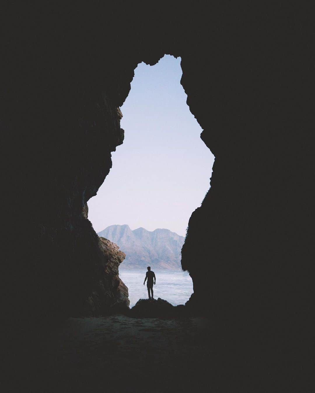 Discoveryさんのインスタグラム写真 - (DiscoveryInstagram)「“It was a late afternoon on this beach located about an hour outside of Cape Town. We walked up and down the coast until we spotted something that looked like an opening in the rocks. We had to walk in the water, running away from the waves and jumping over a couple of rocks, in order to make it to this spot -- but it was all worth it when I was standing in the cave looking at this view.” 📸 + caption by Giulia Gartner (@giuligartner) . . . . #adventure #travel #nature #photography #photooftheday #explore #naturephotography #nature #potd #CapeTown #TGIF #SouthAfrica #cave #beach #wow」5月11日 1時35分 - discovery