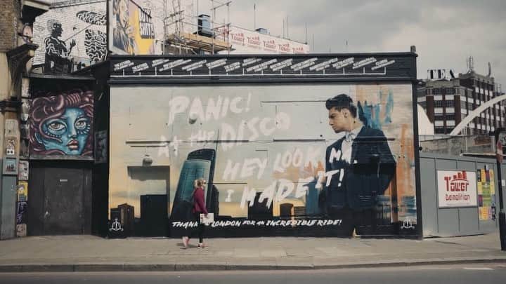 Panic! At The Discoのインスタグラム：「Whew, what a sight in London! Go find it on the corner of Great Eastern Street & Fairchild Street in Shoreditch + tag your pics w/ #HeyLookMural 👀」