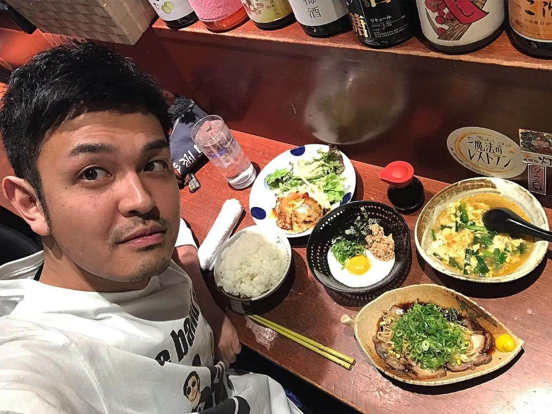 高見雄登さんのインスタグラム写真 - (高見雄登Instagram)「ご飯だご飯ださあ食べよおおお！！！ #まかなインスタ 最近1日1食で我慢してるんです。今日も、昨日の夕方から一切なにも食べずに我慢してました。朝5km走りました。 #フルスイングビンタダイエット ダイエット中ではありますが、そんなもん今は関係ありません。こんなおいしいもん出してもらったんですから！ ただ欲望のままに目の前に用意してもらったまかないをいただきました。 一瞬でなくなりました。正気に戻ったらお皿すっからかんでした。 #メシバーサーカー #精神と時の部屋から出てきた悟空食べ ごちそうさまでした！ このまま痩せてみせるからな！」5月11日 1時43分 - yutotakami