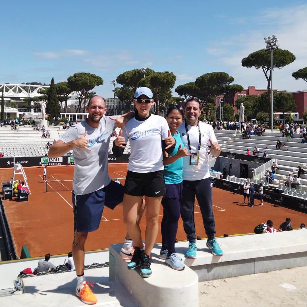 ジェン・サイサイさんのインスタグラム写真 - (ジェン・サイサイInstagram)「Hello Rome🤗」5月11日 1時45分 - zheng_saisai