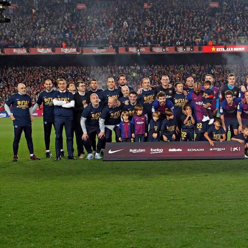 セルジ・ロベルトのインスタグラム：「Son unos días muy difíciles para nosotros y quiero pedir disculpas a nuestra afición por haber quedado eliminados de la Champions League de esta manera. Queríamos estar en la final más que nadie. Es momento de estar más juntos que nunca, estoy seguro que mis compañeros y yo nos levantaremos con vuestra ayuda. Gracias a todos los que nos apoyáis en estos momentos tan difíciles. Vamos a darlo todo para conseguir el título que nos queda.  Força Barça, ara i sempre!」