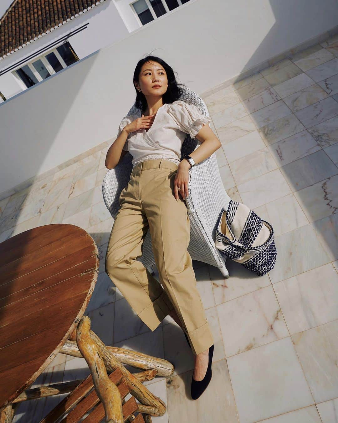 アリス・ガオさんのインスタグラム写真 - (アリス・ガオInstagram)「still dreaming of that portuguese sun 🌞 [modern traveller edit for @matchesfashion #mfxstylesocial part iii]」5月11日 1時50分 - alice_gao