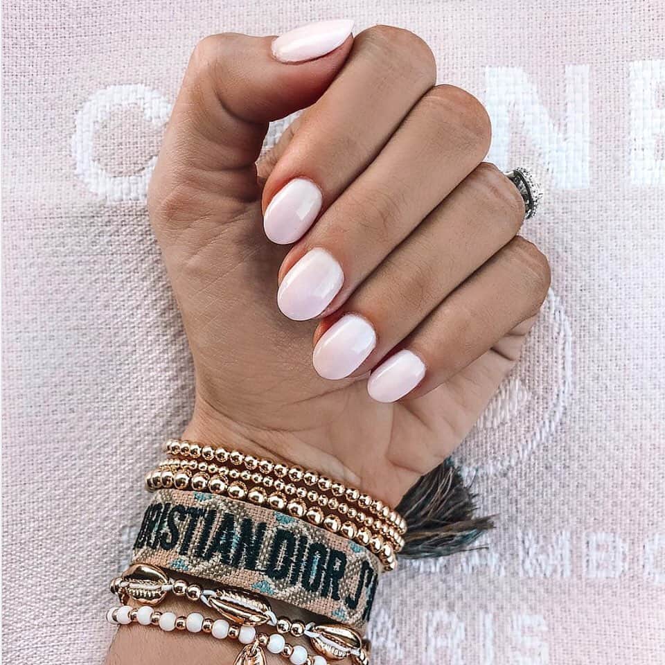 OPIさんのインスタグラム写真 - (OPIInstagram)「#LisbonWantsMoor and so do we @campbellhuntpuckett ! We're #OPIObsessed with this perfect pink mani! #ColorIsTheAnswer #PinkNails #style #cute #pink #notd⠀⠀」5月11日 1時54分 - opi