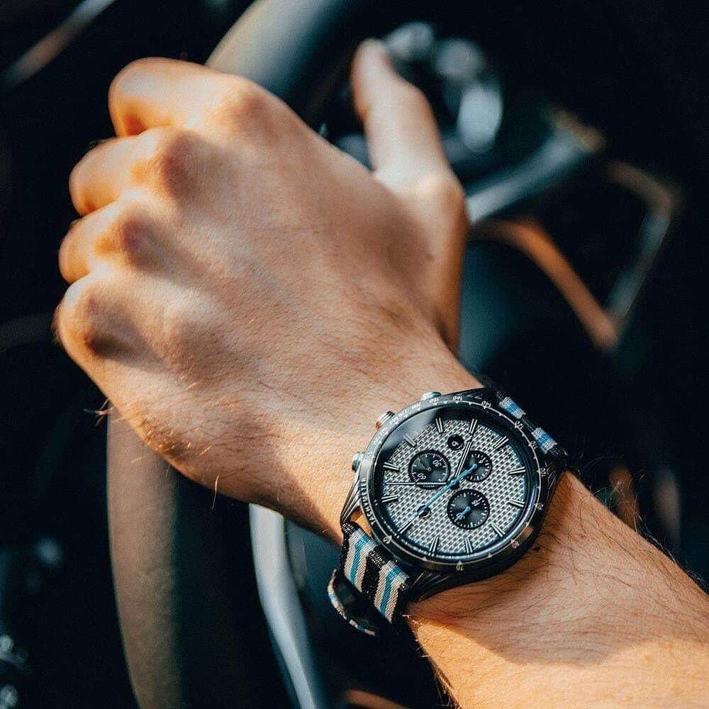 メルセデス・ベンツさんのインスタグラム写真 - (メルセデス・ベンツInstagram)「Take your time but do it in style! Click on the tag to buy the Mercedes-Benz men’s chronograph watch!  #MercedesBenz #MBClassic #ClassicCar #Car #Carsofinstagram #InstaCar #MBCar 📸 @alenpalander」5月11日 1時55分 - mercedesbenz