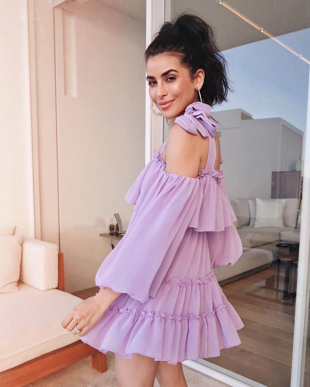 Sazan Hendrixさんのインスタグラム写真 - (Sazan HendrixInstagram)「Hi my lovessss 💜 Stevie and I arrived in Cabo last night to celebrate our 4 anniversary and it is seriously breathtaking here! Our goal for this trip is to rest, re-charge and invest some good old quality time into our marriage. We had the coziest dinner last night laughing for hours - the waiters thought we were on our honeymoon 🤣 We also spent some time at dinner reflecting on this current season of our marriage and we decided to communicate how things are going through this fun little relationship check-in exercise (every time we do this I write it in my notes section on my phone) Swipe to see 👉🏽 if you’re a couple I challenge you to check-in to your relationship and be completely honest!! #happyfriday #cabo」5月11日 1時58分 - sazan