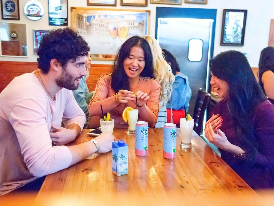 Vita Coco Coconut Waterのインスタグラム：「There's nothing better than your friends, but then add a Vita Coco Cocktail?  This may be the cocktail talking, but that's pure happiness right there.」