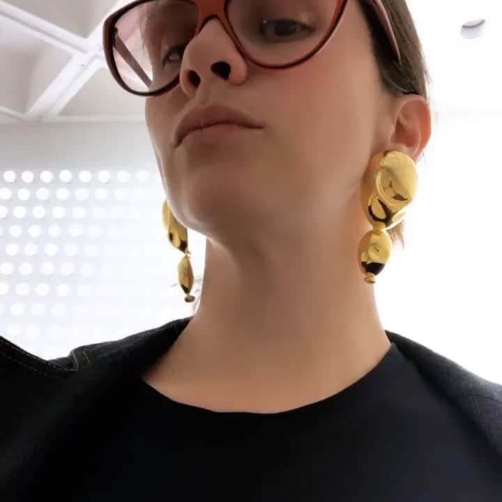Monica Sordoのインスタグラム：「✨Oriente Earrings + Carsten Höller ✨」