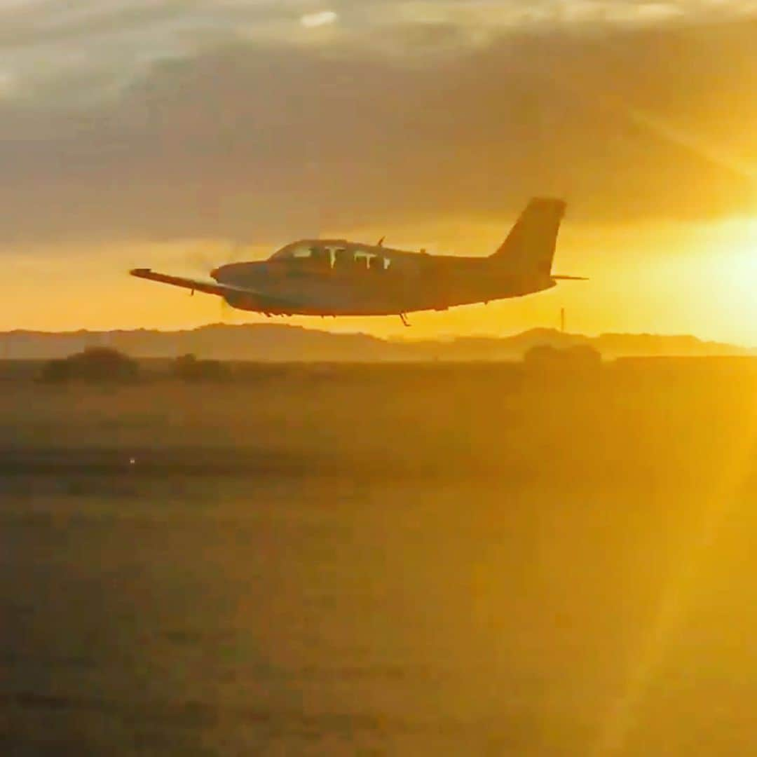 タナー・フォウストさんのインスタグラム写真 - (タナー・フォウストInstagram)「Great week of testing fast beetles at a top secret location in AZ (no photos kind of secret) but the commute home was pretty damn fun too! #getoutandfly @beechcraft #f33a 📷 @coreysilvia」5月11日 2時13分 - tannerfoust