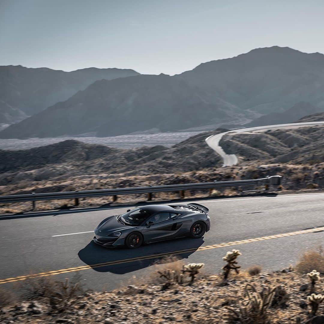 McLaren Automotiveさんのインスタグラム写真 - (McLaren AutomotiveInstagram)「Cut into the jagged cliffsides surrounding Palm Springs, route 74 is one truly incredible driving road. Made all the better with the addition of a #McLaren600LT. #McLarenAdventures」5月11日 2時16分 - mclarenauto