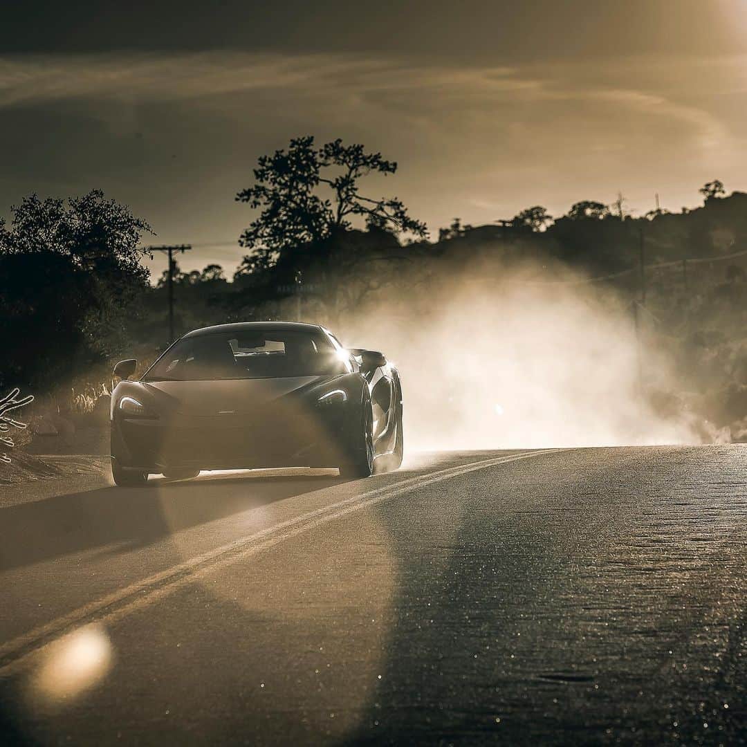 McLaren Automotiveさんのインスタグラム写真 - (McLaren AutomotiveInstagram)「Kicking up dust at the edge of the world. The desert of Southern California is the perfect playground for the #McLaren600LT. #McLarenAdventures」5月11日 2時17分 - mclarenauto