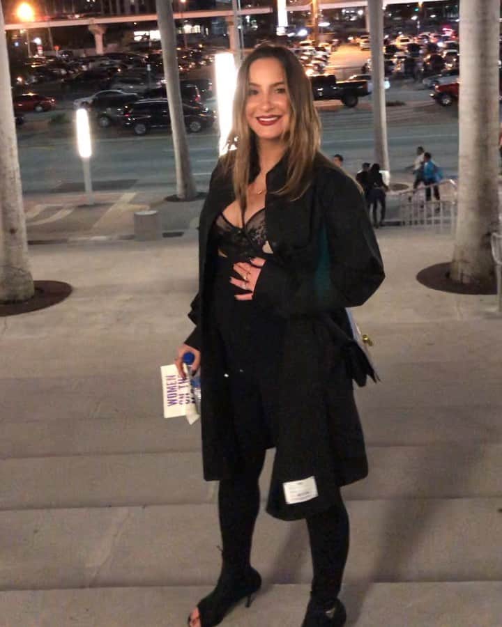 Claudia Leitteのインスタグラム：「... e, mais uma vez, disse que ia tirar uma foto... @mmpedreira 😏」