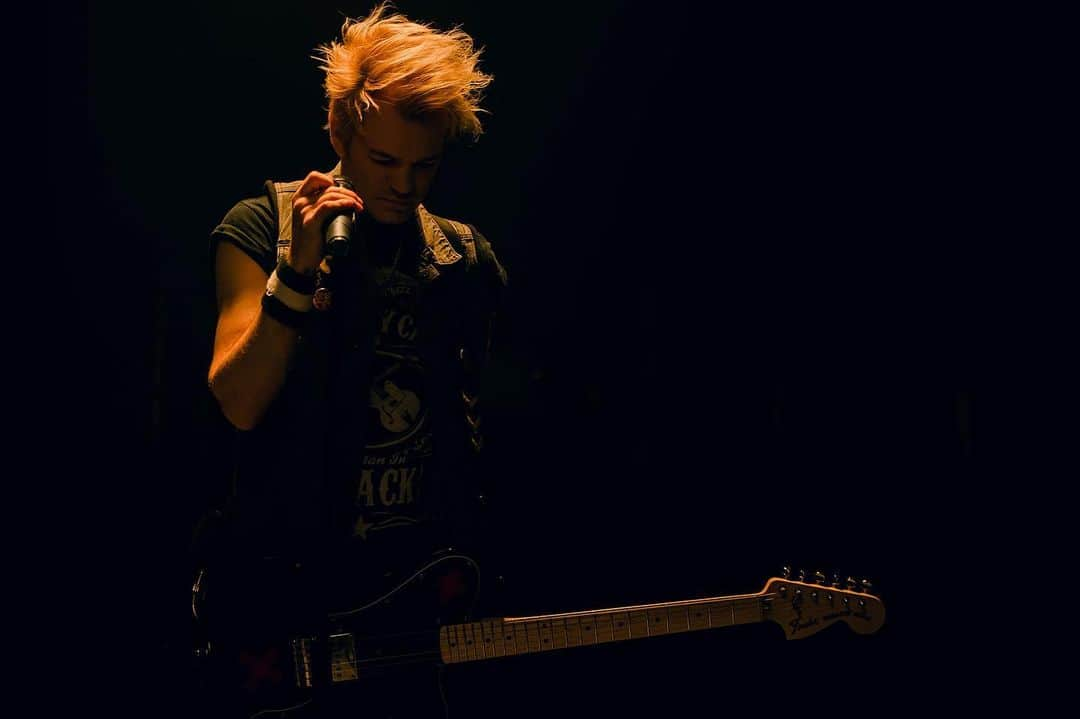 Sum 41さんのインスタグラム写真 - (Sum 41Instagram)「So tell me what’s real Cause I don’t know if I can feel [link in story] #OutForBlood #OrderInDecline」5月11日 2時21分 - sum41