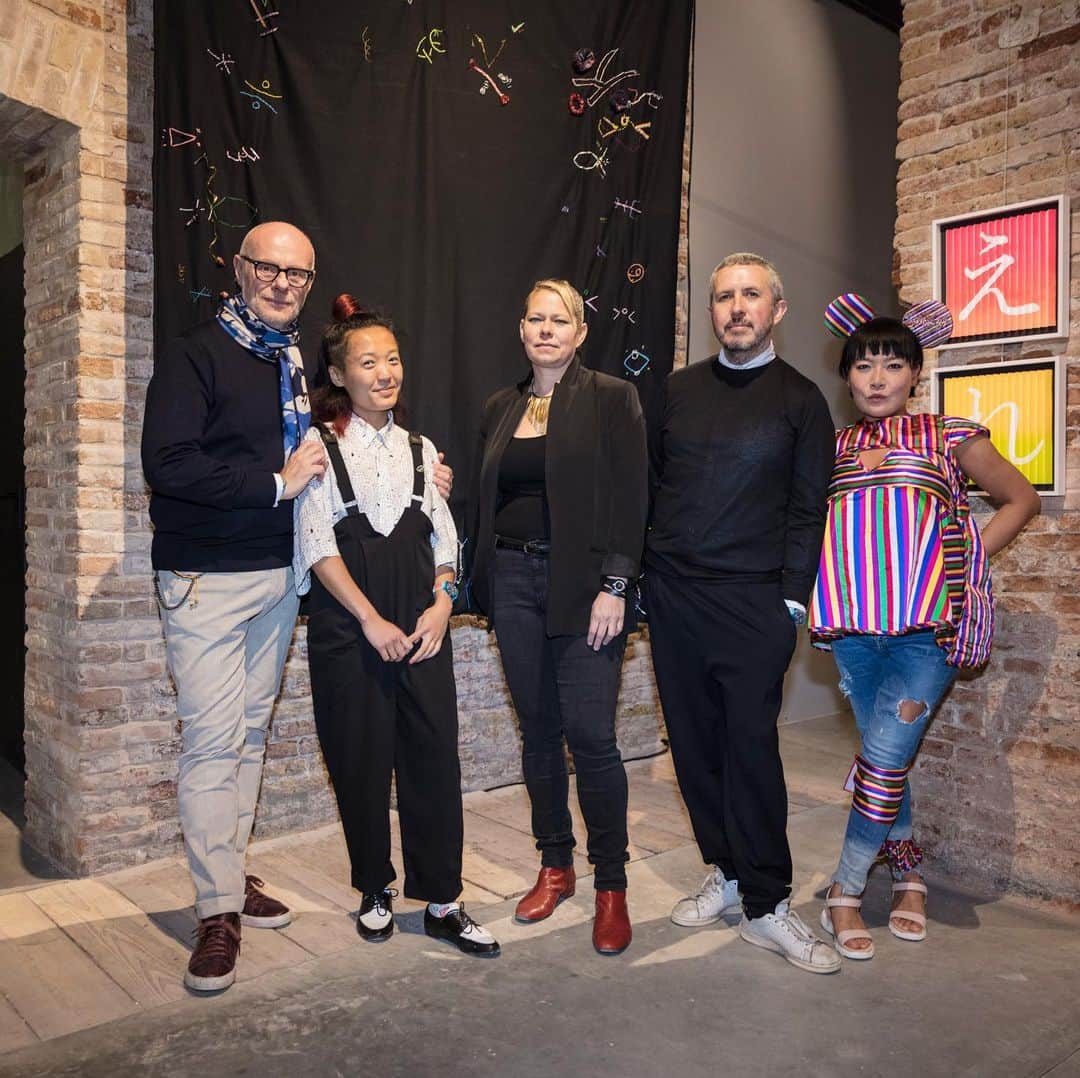 Swatchさんのインスタグラム写真 - (SwatchInstagram)「Yesterday at @labiennale we presented our four Swatch Faces 2019 artists and former @swatchartpeacehotel residents. We are absolutely delighted by their artworks 💛✨ #SwatchLovesArt Find out more about our collaboration, link in bio! ☝️ #SwatchXBiennaleArte #BiennaleArte2019」5月11日 2時32分 - swatch