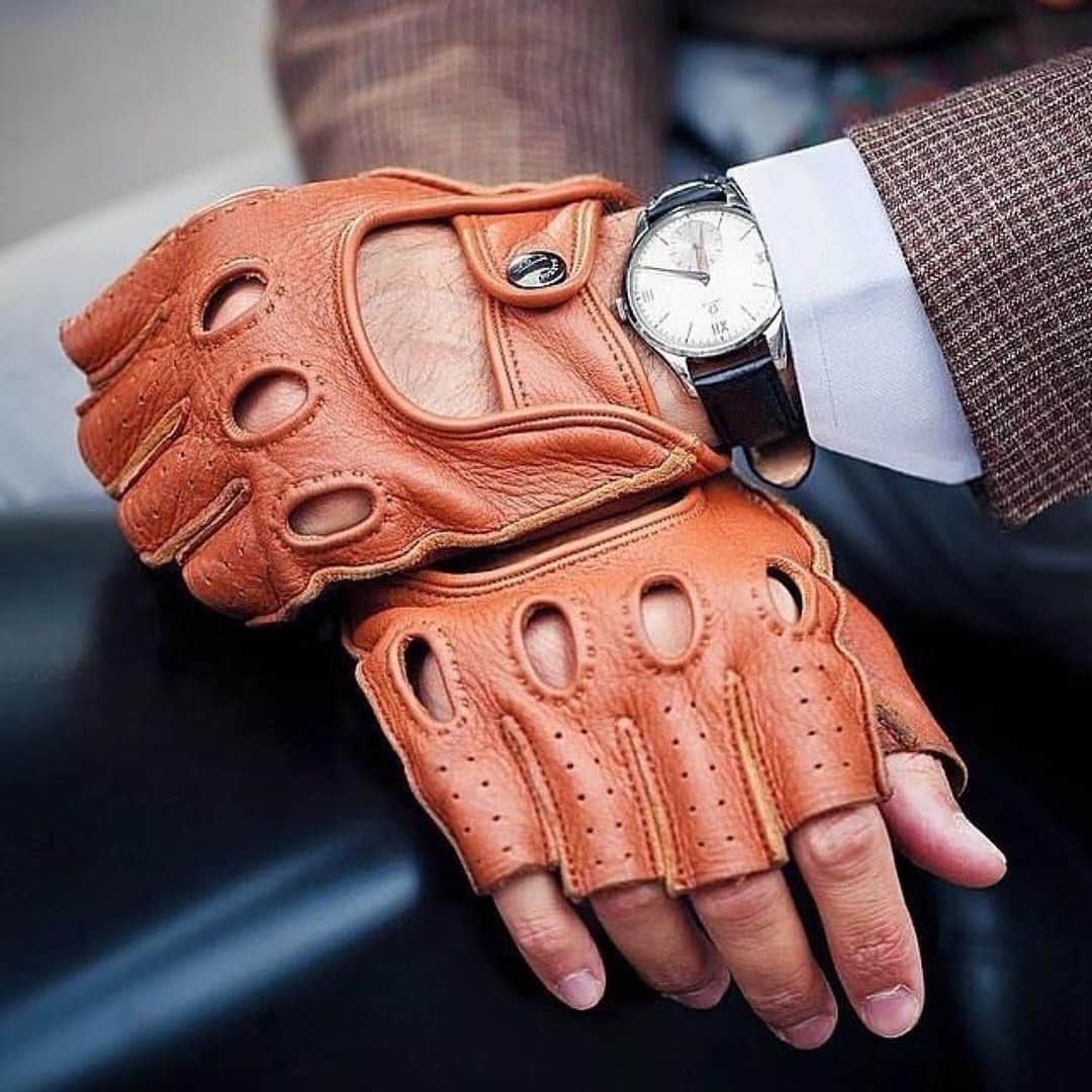 のインスタグラム：「#drivinggloves #mazzolenigloves #madeinitaly」