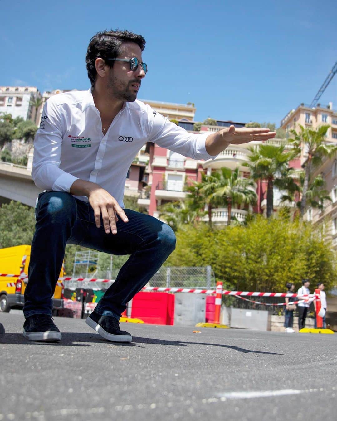 ルーカス・ディ・グラッシさんのインスタグラム写真 - (ルーカス・ディ・グラッシInstagram)「Track walk done ✅ Engineer talk ✅ Amazing crew ✅ LETS RACE 🏆」5月11日 2時43分 - lucasdigrassi