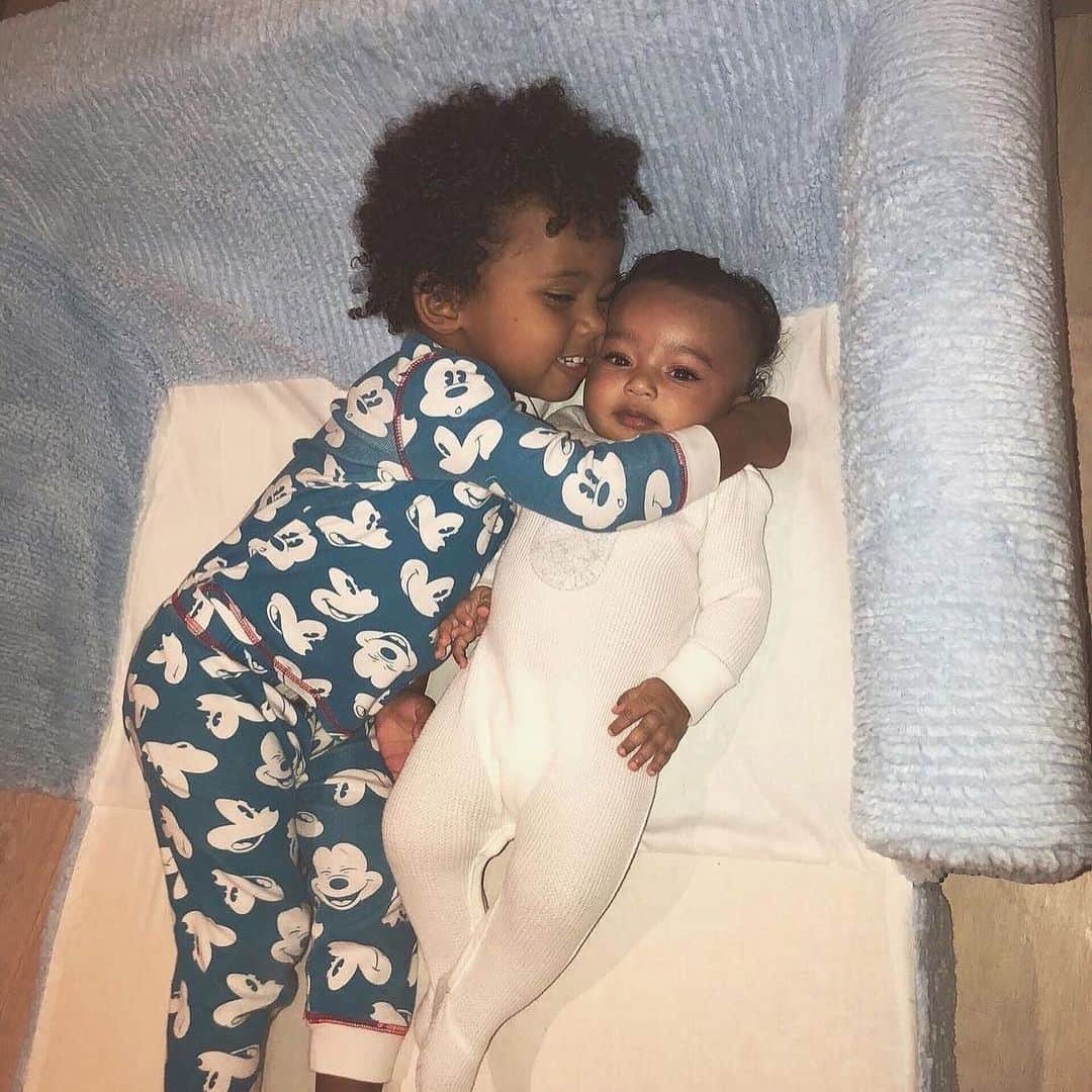 E! Onlineさんのインスタグラム写真 - (E! OnlineInstagram)「Kim and Kanye's newborn son will always be able to count on his big brother Saint to have his back. (📷: Instagram)」5月11日 2時45分 - enews
