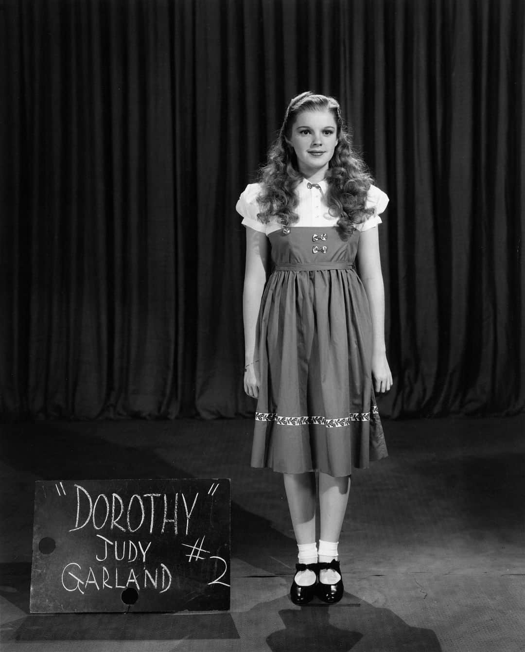 アカデミー賞さんのインスタグラム写真 - (アカデミー賞Instagram)「A wardrobe and makeup reference photo for Judy Garland in "The Wizard of Oz."」5月11日 2時45分 - theacademy