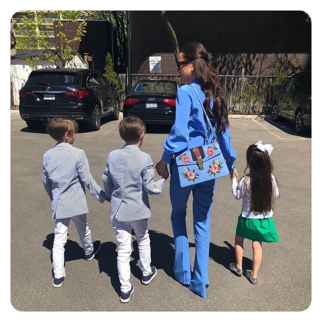 ジェシカ・ブラウンスタインさんのインスタグラム写真 - (ジェシカ・ブラウンスタインInstagram)「The Fashion of Mother’s Day past- one thing is a staple: there is always so much love in our house, oh, and I love a good bag ( hint hint Benny) #ootd」5月11日 2時45分 - jessicamulroney