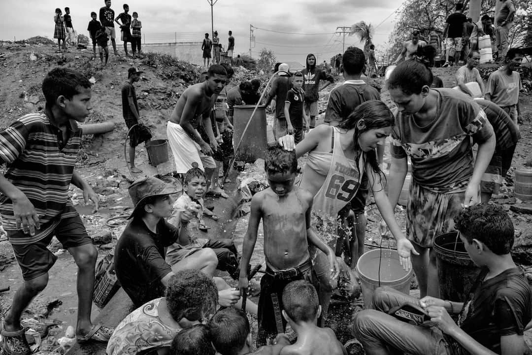 TIME Magazineさんのインスタグラム写真 - (TIME MagazineInstagram)「Residents of #Maracaibo, Venezuela, collected water from pipes, rivers and sewage drains in April. The energy crisis has left much of #Venezuela without a steady water supply. This humanitarian crisis has been at the heart of the political battle for control of the country, including a failed uprising on April 30 that Donald Trump's administration voiced support for. President Nicolás Maduro is accused of chronic mismanagement. Since he took office in 2013, he has steered the nation that boasts the largest oil reserves on the planet into misery. While Trump has not ruled out military intervention, he has instead bet on upping sanctions. Such sanctions, however, have a history of failing to topple governments in countries such as Cuba and Iraq, while punishing poor people the most. Those effects will be felt most harshly in slums like the ones in Maracaibo. The situation already feels like the aftermath of an earthquake, reports Jorge Benezra, with a collapse in services, constant electricity black outs, sporadic running water. Garbage covers the streets, as people search through for scraps. Read more, and see more pictures, at the link in bio. Photograph by @alvaroybarrazavala—@gettyreportage」5月11日 3時01分 - time