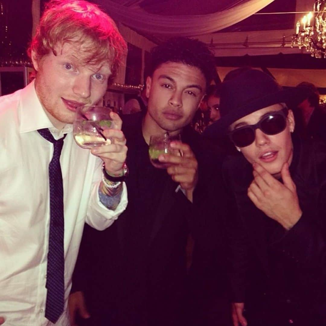 Alfredo Floresさんのインスタグラム写真 - (Alfredo FloresInstagram)「Cheers to the boys!! ‘I Don’t Care’ is available EVERYWHERE 👏🏽💯 #SMASH #1 🏆」5月11日 3時05分 - alfredoflores