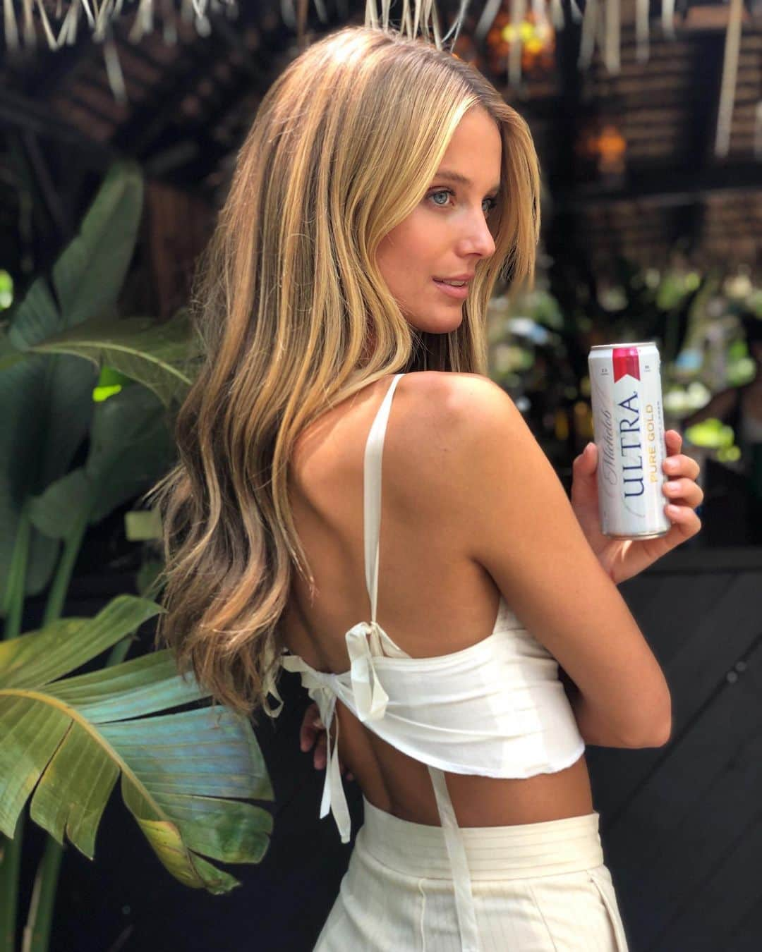 ケイト・ボックさんのインスタグラム写真 - (ケイト・ボックInstagram)「Such a fun day at #SwimsuitOnLocation CHEERS to Miami sun, @si_swimsuit & @MichelobULTRA #ExperiencePureGold #LiveULTRA #ad ☀️☀️☀️🙌🏼🙌🏼🙌🏼」5月11日 3時08分 - katelove