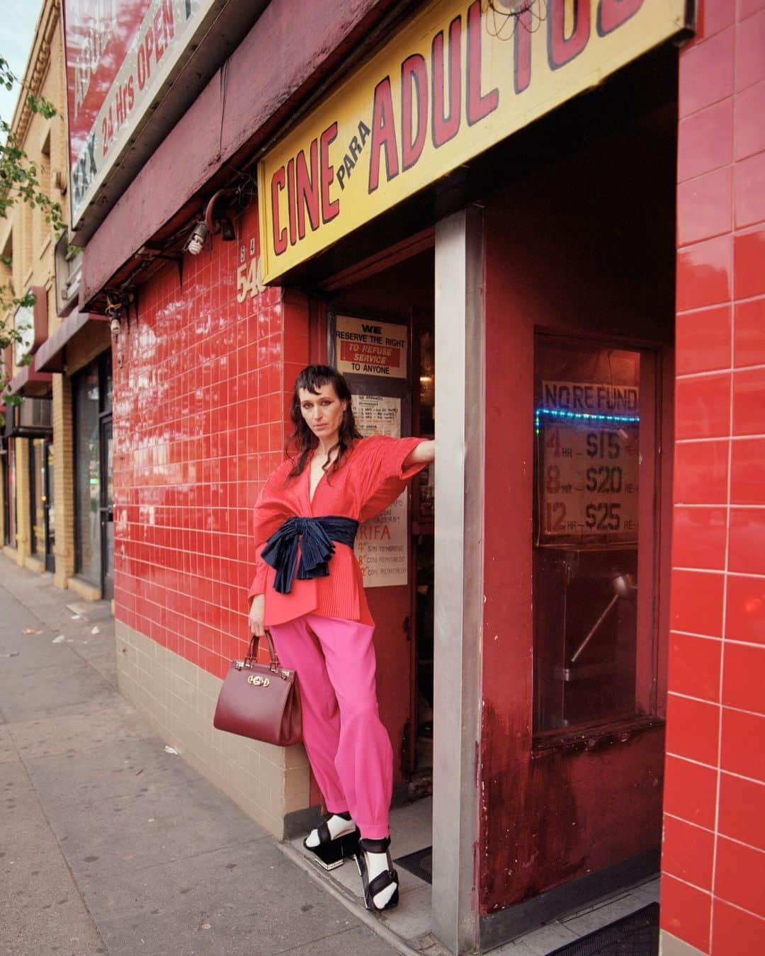Anna Lylesのインスタグラム：「No refunds at Cine para Adultos @fangusz666 of The Black Lips  in all Gucci @jalousemag by @joryleecordy @hennakristiina @olga_pirmatova @gucci #annalyles #theblacklips #gucci #jalousemag」