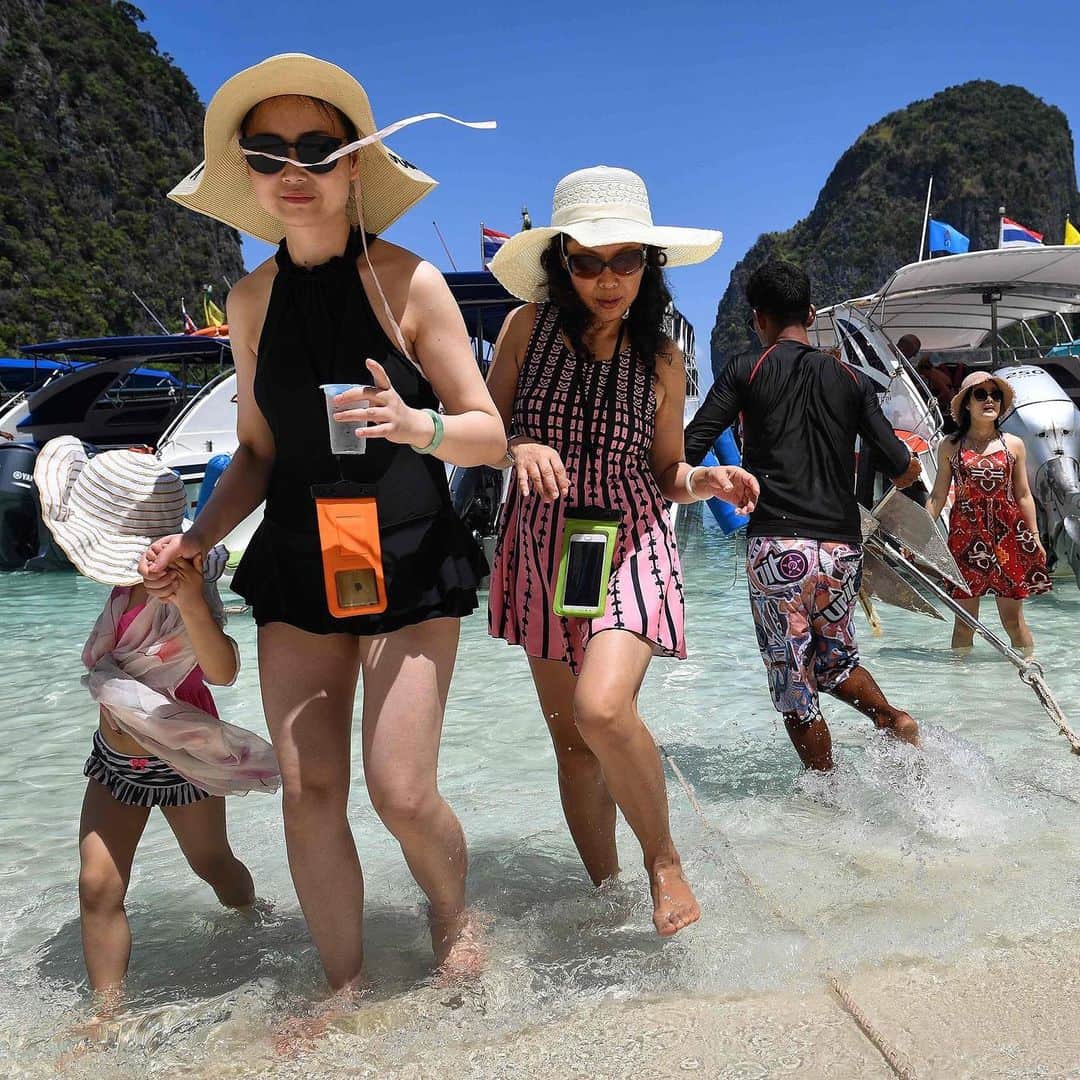NBC Newsさんのインスタグラム写真 - (NBC NewsInstagram)「The #Thai beach made famous by #LeonardoDiCaprio’s ‘The Beach’ will stay closed until 2021, officials says. Click the link in our bio to read more about the issues it has had with mass tourism. . 📷 Lillian Suwanrumpha / @afpphoto」5月11日 3時47分 - nbcnews