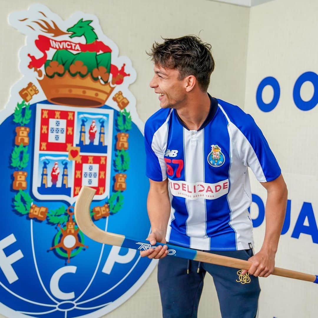 オリベル・トーレスのインスタグラム：「A família azul e branca também está na Final Four da Liga dos Campões de Hóquei em Patins. Vençam por nós! 💪💙 #FCPorto @fcporto @fcportosports」