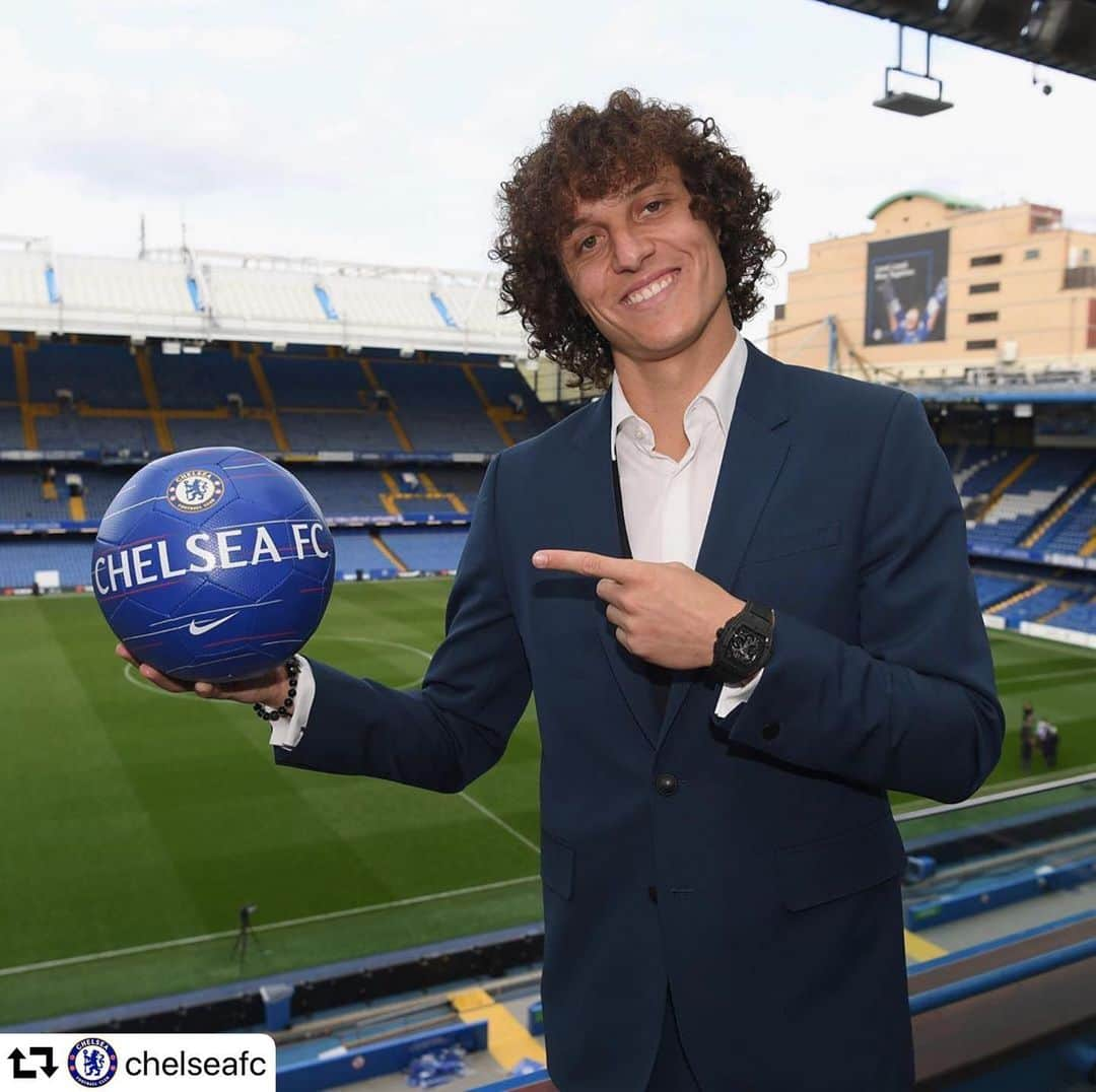 プレミアリーグさんのインスタグラム写真 - (プレミアリーグInstagram)「#repost @chelseafc ・・・ Our favourite geezer has signed a new contract with the Blues! 🙌 Congratulations, @davidluiz_4! 👏 #CFC #Chelsea」5月11日 4時02分 - premierleague