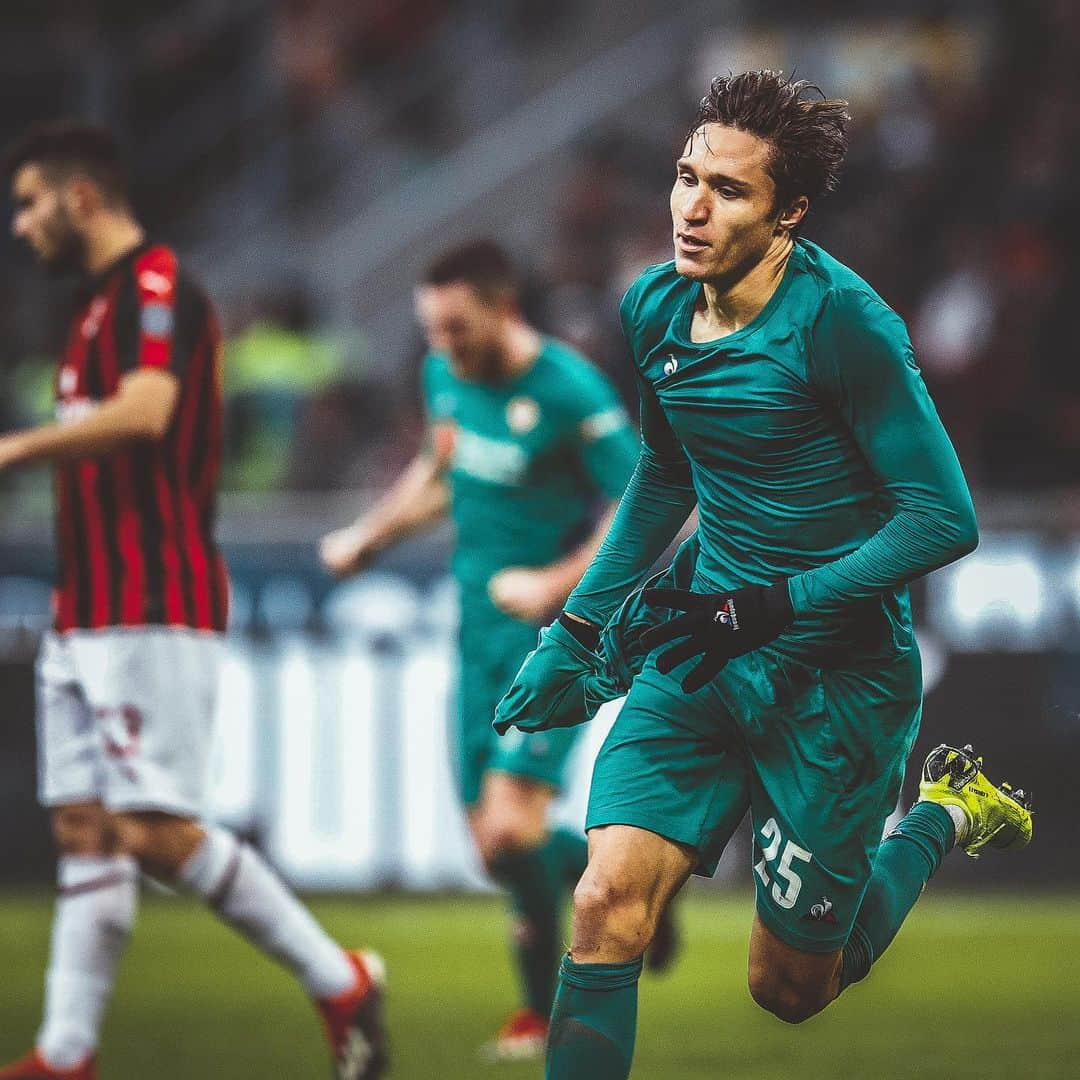 ACFフィオレンティーナさんのインスタグラム写真 - (ACFフィオレンティーナInstagram)「#FLASHBACKFRIDAY  Last match 🆚 @acmilan  Domani alle 20.30 allo Stadio Artemio Franchi  #FiorentinaMilan」5月11日 4時20分 - acffiorentina