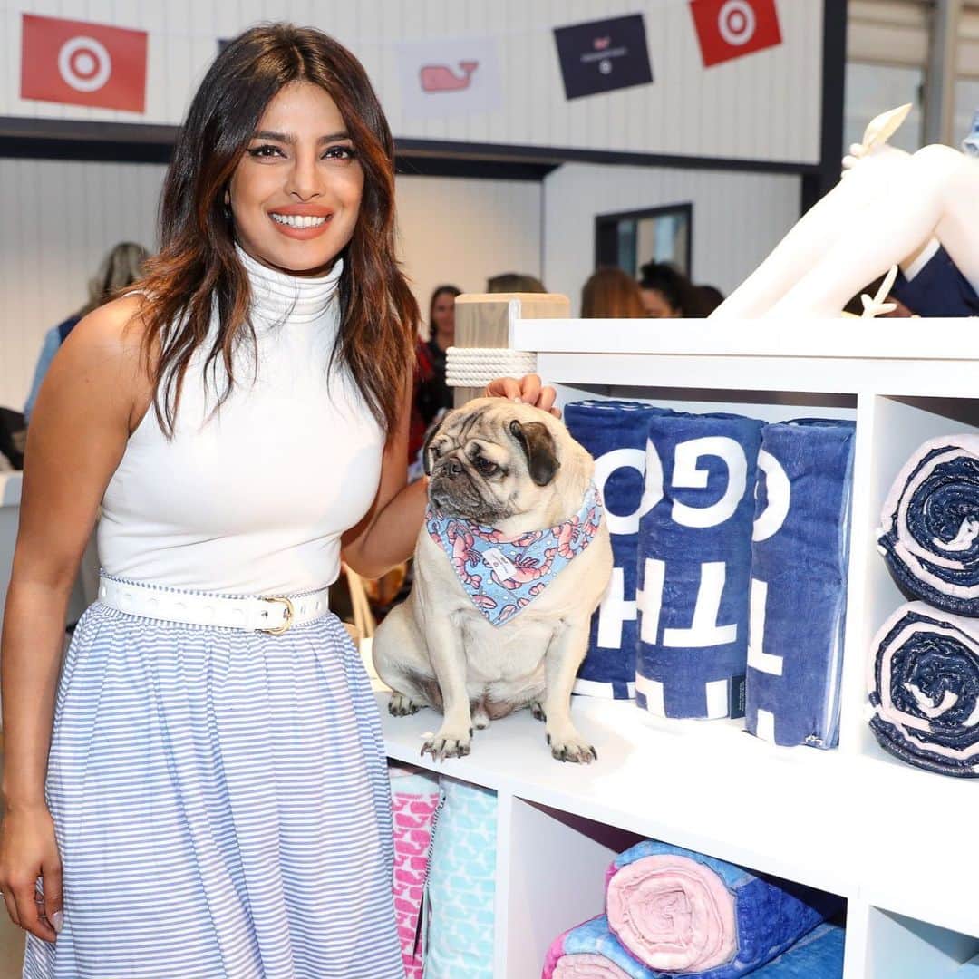 Target Styleさんのインスタグラム写真 - (Target StyleInstagram)「We’re celebrating the launch of #vineyardvinesForTarget, arriving May 18, at our NYC summer pop-up with @priyankachopra and @itsdougthepug! Check out our story to see more.」5月11日 4時20分 - targetstyle