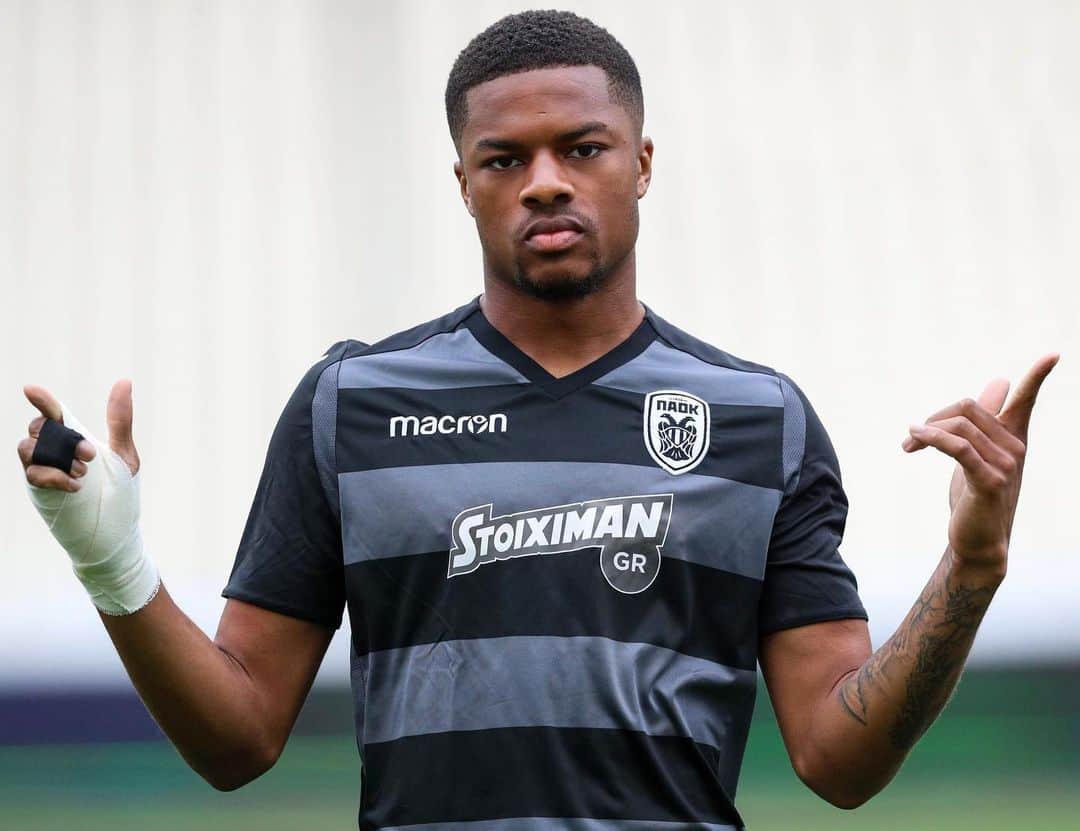 チュバ・アクポムのインスタグラム：「It’s time .... Tomorrow we go for the double !  God guide us 🙏🏾 , who’s ready ? #PAOK ⚪️⚫️」