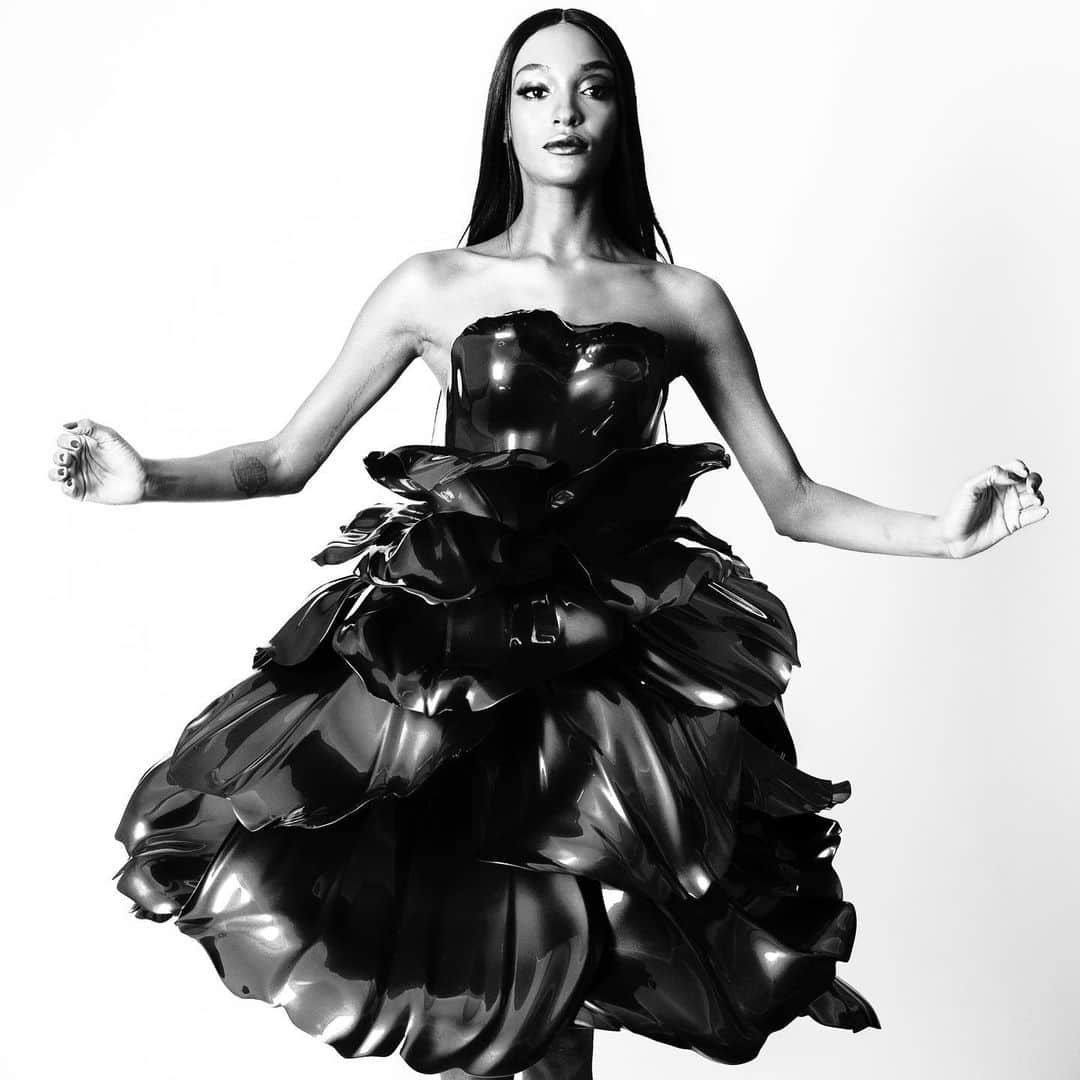 ザックポーゼンさんのインスタグラム写真 - (ザックポーゼンInstagram)「@jourdandunn #zacposen #rosedress #3dprinted #metgala Photographed by #MichaelAvedon #jourdandunn #metcamp for more closeups/ inspiration, check out @zacposenatelier ⭐️」5月11日 4時24分 - zacposen