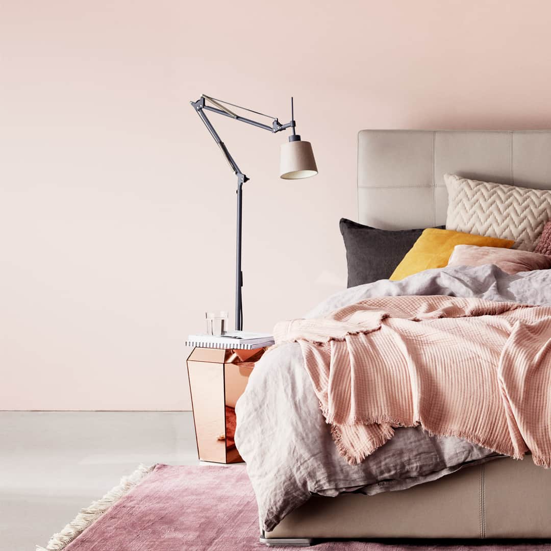 BoConceptさんのインスタグラム写真 - (BoConceptInstagram)「Adding soft blankets and plush pillows is another great way to easily increase your home’s hygge factor.  #Hyggemoment #BoConcept #DanishDesign #interior #springdecor」5月11日 15時28分 - boconcept_official