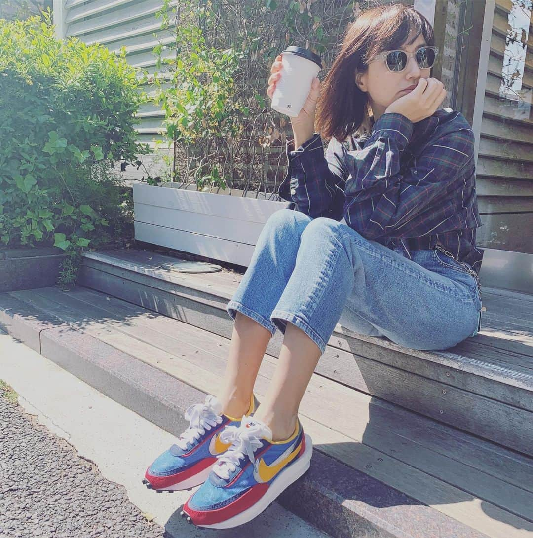 佐田真由美さんのインスタグラム写真 - (佐田真由美Instagram)「朝から必要の無くなった玩具とさよなら。 涙をこらえての仕分け作業（私が） 想い出は成長と共に去っていく! しょうがなーい！！ オレンジジュースで乾杯❤️ 4枚目 @hotelilpellicano  のランチョンマットゲット！ 可愛い💕」5月11日 14時34分 - sadamayumi