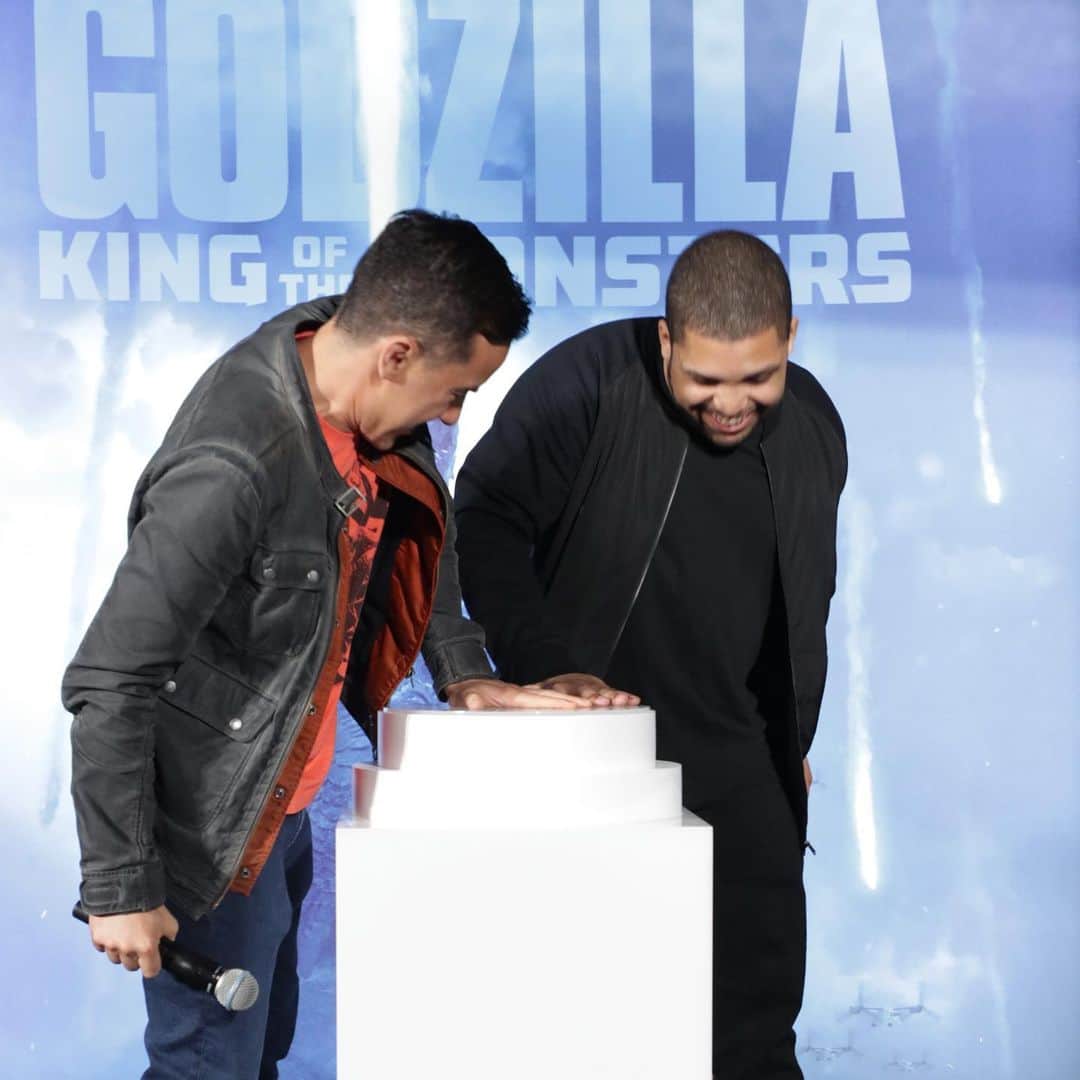Warner Bros. Picturesさんのインスタグラム写真 - (Warner Bros. PicturesInstagram)「Check out Director #MikeDougherty and @osheajacksonjr at the #GodzillaMovie Fan Screening in Hollywood. Don’t miss the movie in theaters May 31.」5月11日 14時46分 - wbpictures