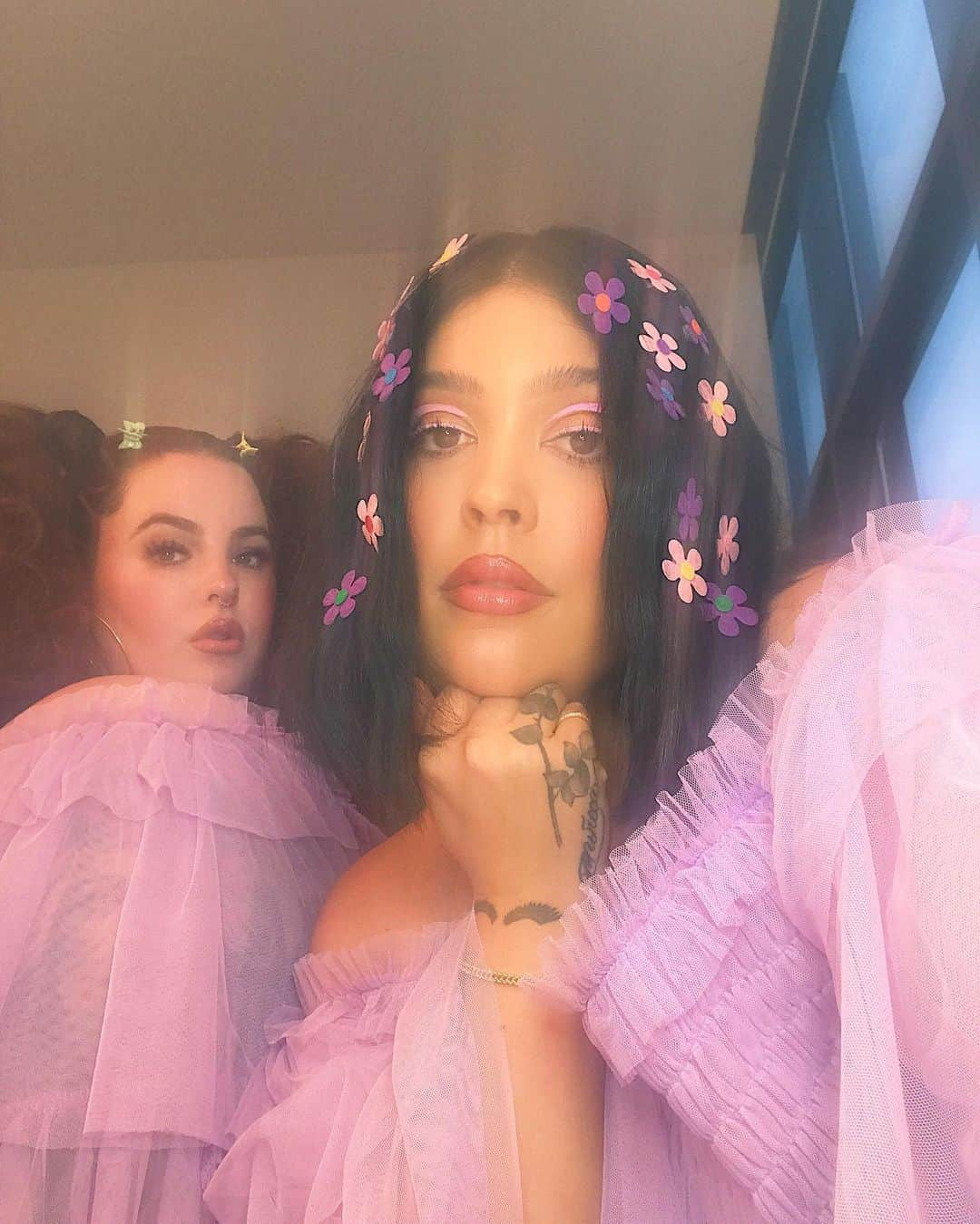 テス・ホリデーさんのインスタグラム写真 - (テス・ホリデーInstagram)「When you and your girl show up wearing the same thing 🌸💅🏻👯‍♀️💕 @priscillaono 👯‍♀️」5月11日 14時38分 - tessholliday