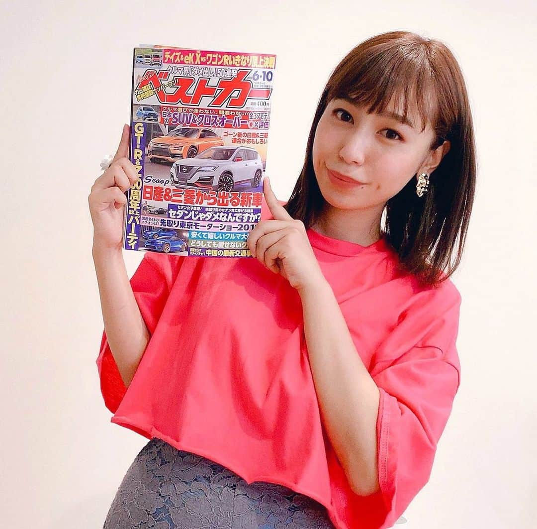 夏江紘実さんのインスタグラム写真 - (夏江紘実Instagram)「・ 雑誌『ベストカー』 GETできたかな？！ ・ 表紙にもタイトルが✨ 🔥セダンじゃダメなんですか？🥺🔥 ・ ・ この企画6ページも掲載して下さってて感謝！！私は愛車1台目プレミオ、2台目SAIに乗っています！読んで少しでもセダンに興味もってもらえたら嬉しいな☺️🚗💕 ・ ・ ・ #photogram #photo #instagram #car #carlife #instapic #instacar #sedan #bestcar #magazine #ootd #followme #picture #picstagram #offshot」5月11日 14時53分 - kaehiromi