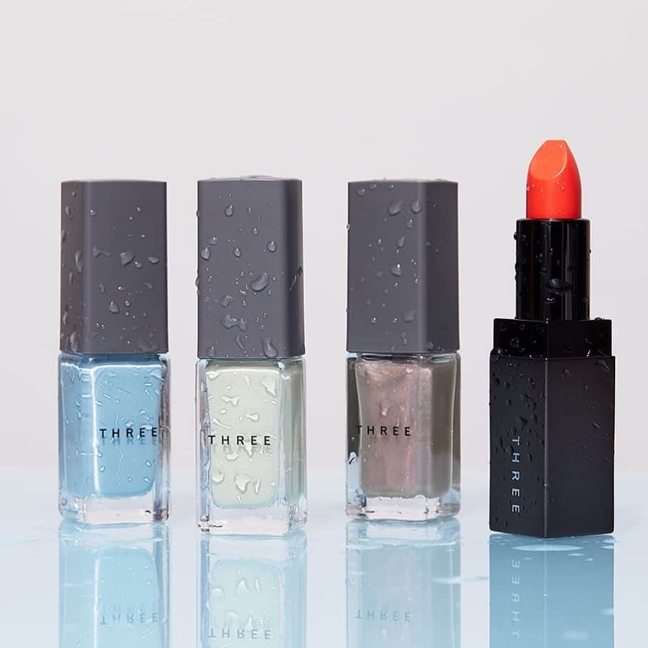 のインスタグラム：「ジューシーな唇に合わせて、ポジティブな印象に。 . “COLOR OF RAIN” Makeup Set #002 "Be Positive" . 太陽を味方につけるビタミンカラーのリップと、ネイルポリッシュ3色をセットに。 . THREE ネイルポリッシュ【限定】12色 https://bit.ly/30a88Cn . THREE ラッシュペルシードリップスティック【限定】全3色 https://bit.ly/30eE6gC . #threecosmetics #2019summer #colorofrain」