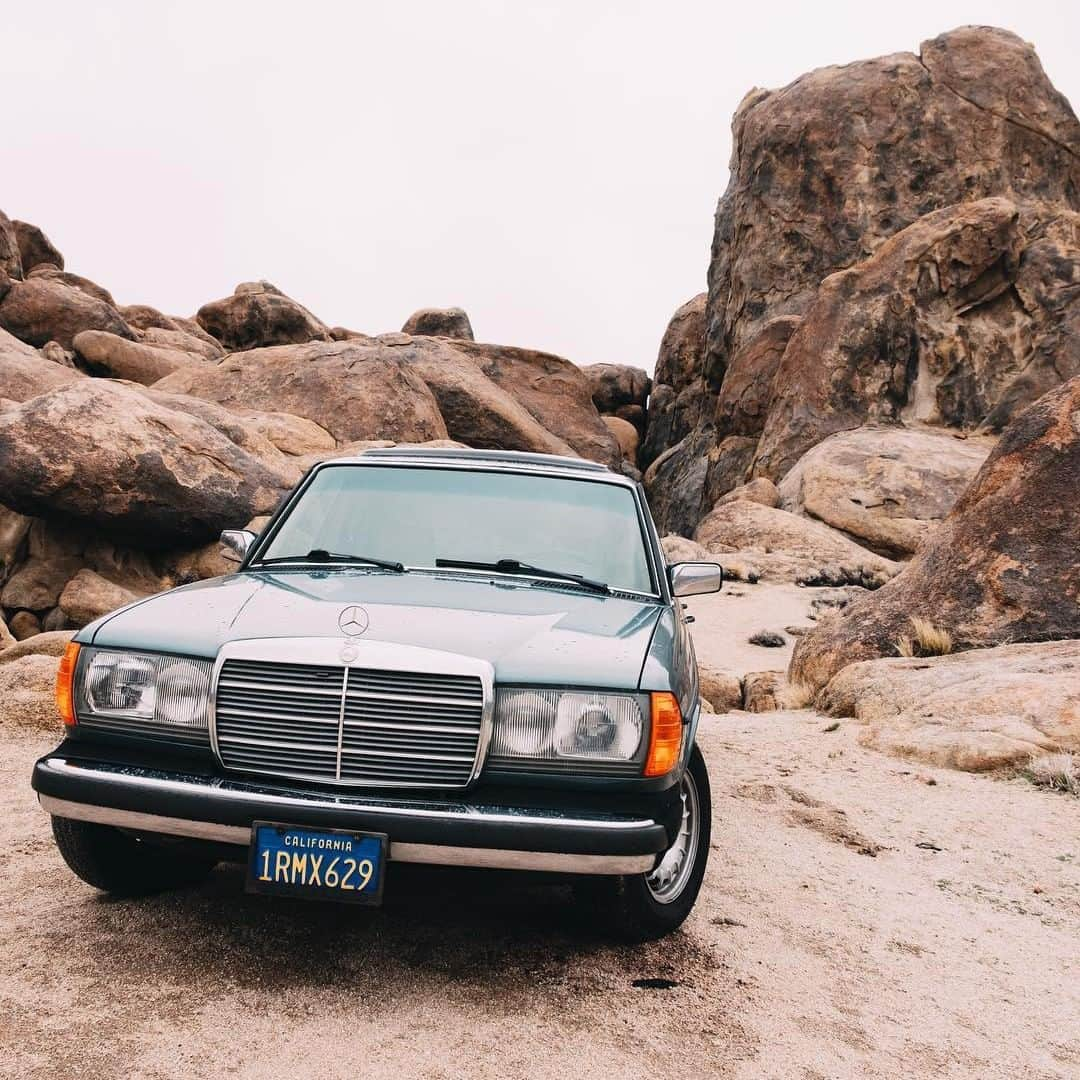 メルセデス・ベンツさんのインスタグラム写真 - (メルセデス・ベンツInstagram)「Where has your Mercedes-Benz taken you lately? ⭐ Photo by @vanburenstanley. . #MercedesBenz #🌟 #W123 #MercedesBenzMuseum #mbfanphoto #automotivedesign #vintagecars #AlabamaHills #dailydriver #mbcar」5月11日 15時00分 - mercedesbenz