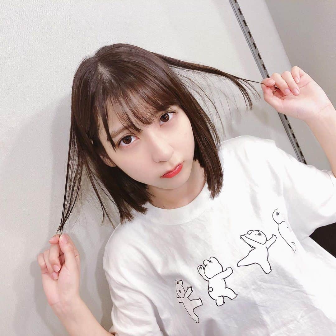 松岡菜摘のインスタグラム：「. . かみいろがかわいい〜🥰 . 今日いっぱい踊ったから Tシャツくしゃくしゃ。笑 . #haircolor #hairstyle」